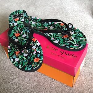 Kate Spade flip flop size 10 black